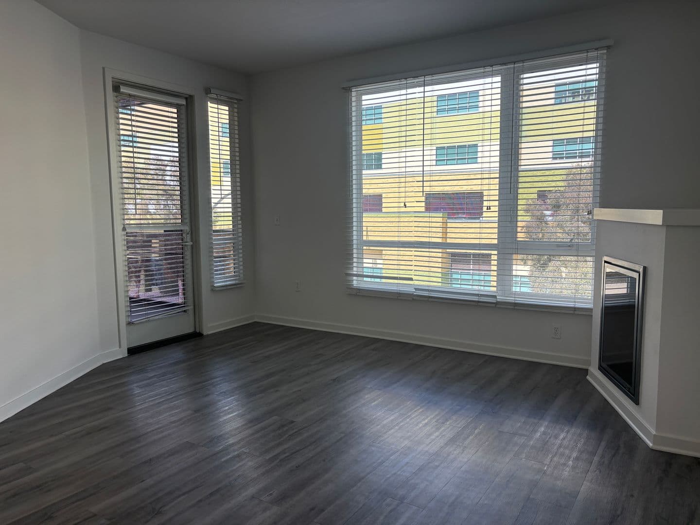 Los Angeles Apartment: 138 North Beaudry Avenue