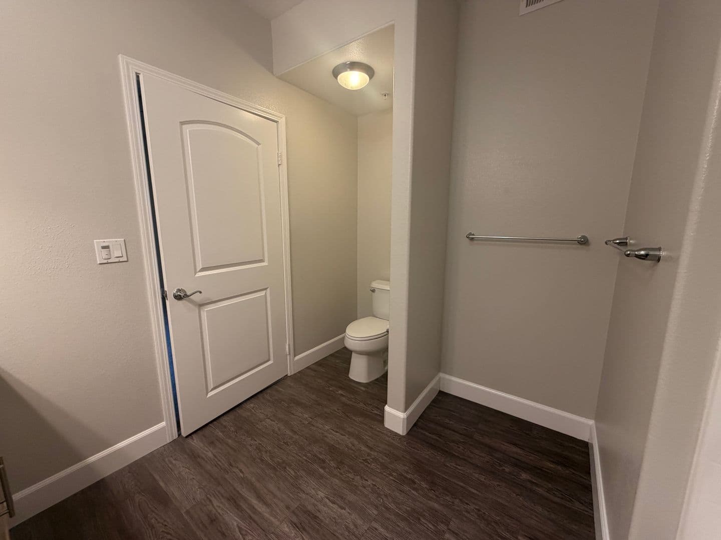 Anaheim Apartment: 2100 E. Katella Avenue