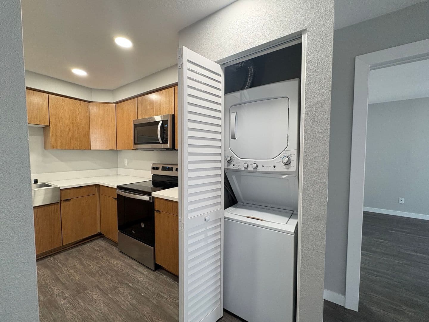 Costa Mesa Apartment: 2855 Pinecreek Drive