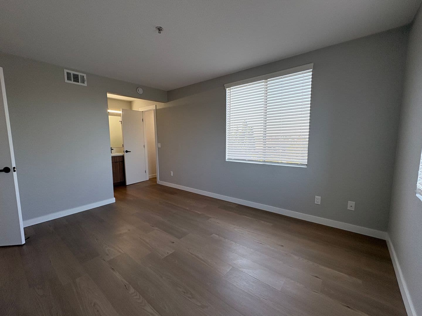 Costa Mesa Apartment: 2855 Pinecreek Drive