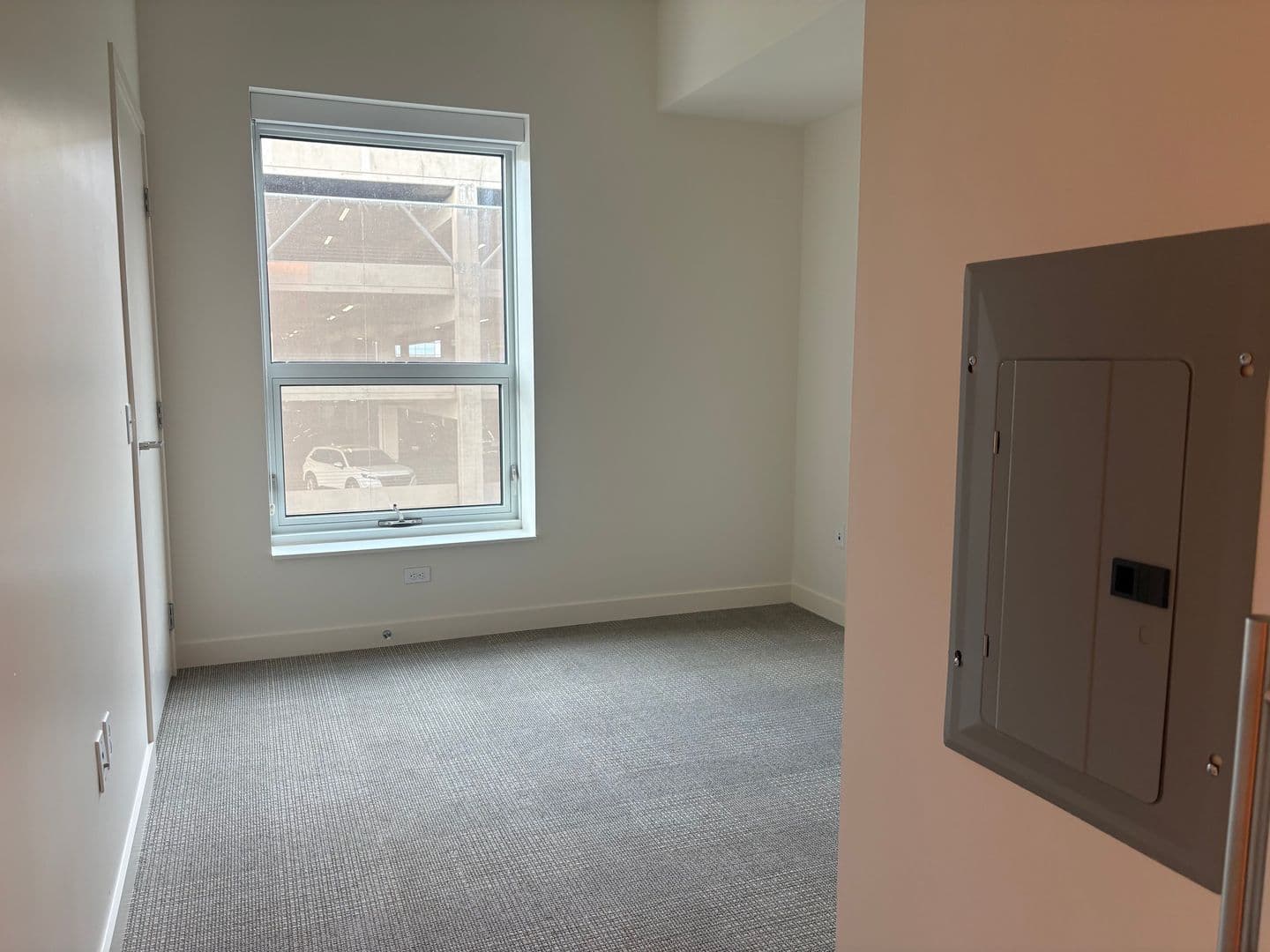 Los Angeles Apartment: 6390 De Longpre Avenue