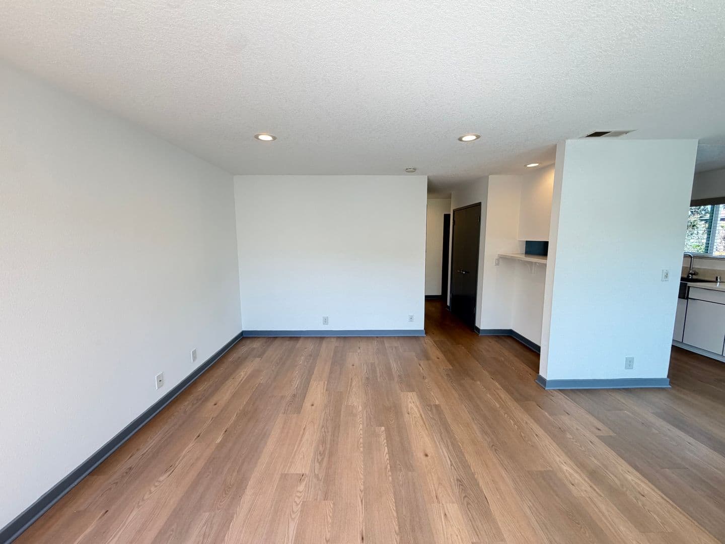 Costa Mesa Apartment: 126 E. 18th Street
