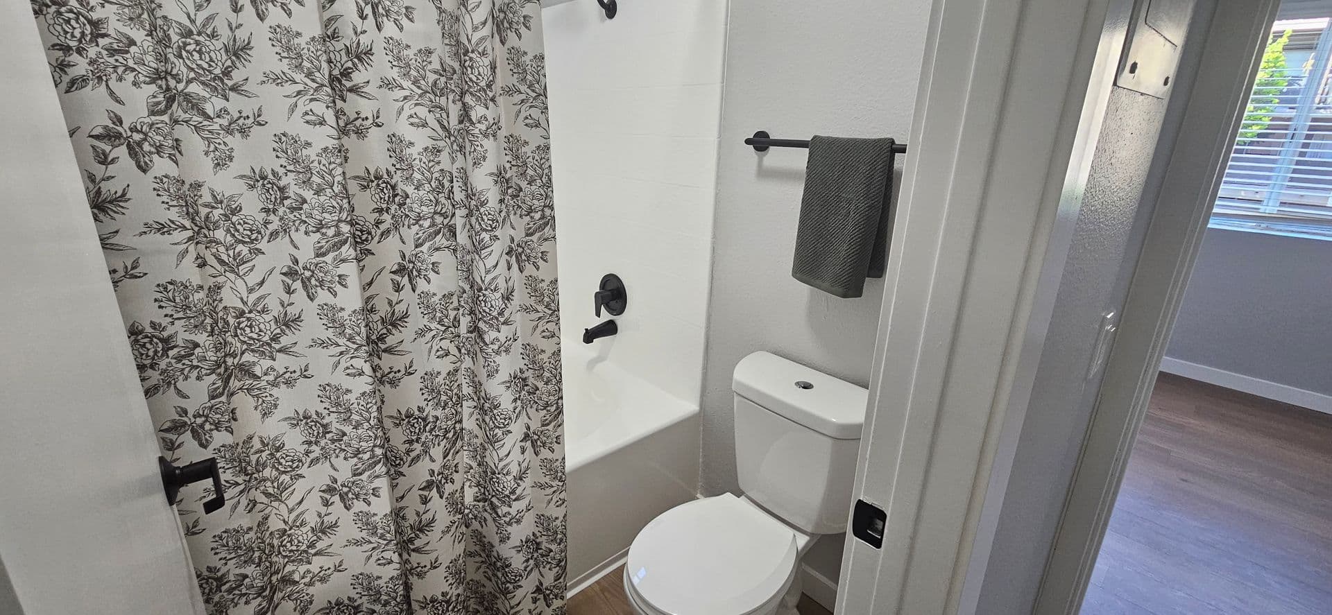 Santa Ana Apartment: 315 S. Newhope St.