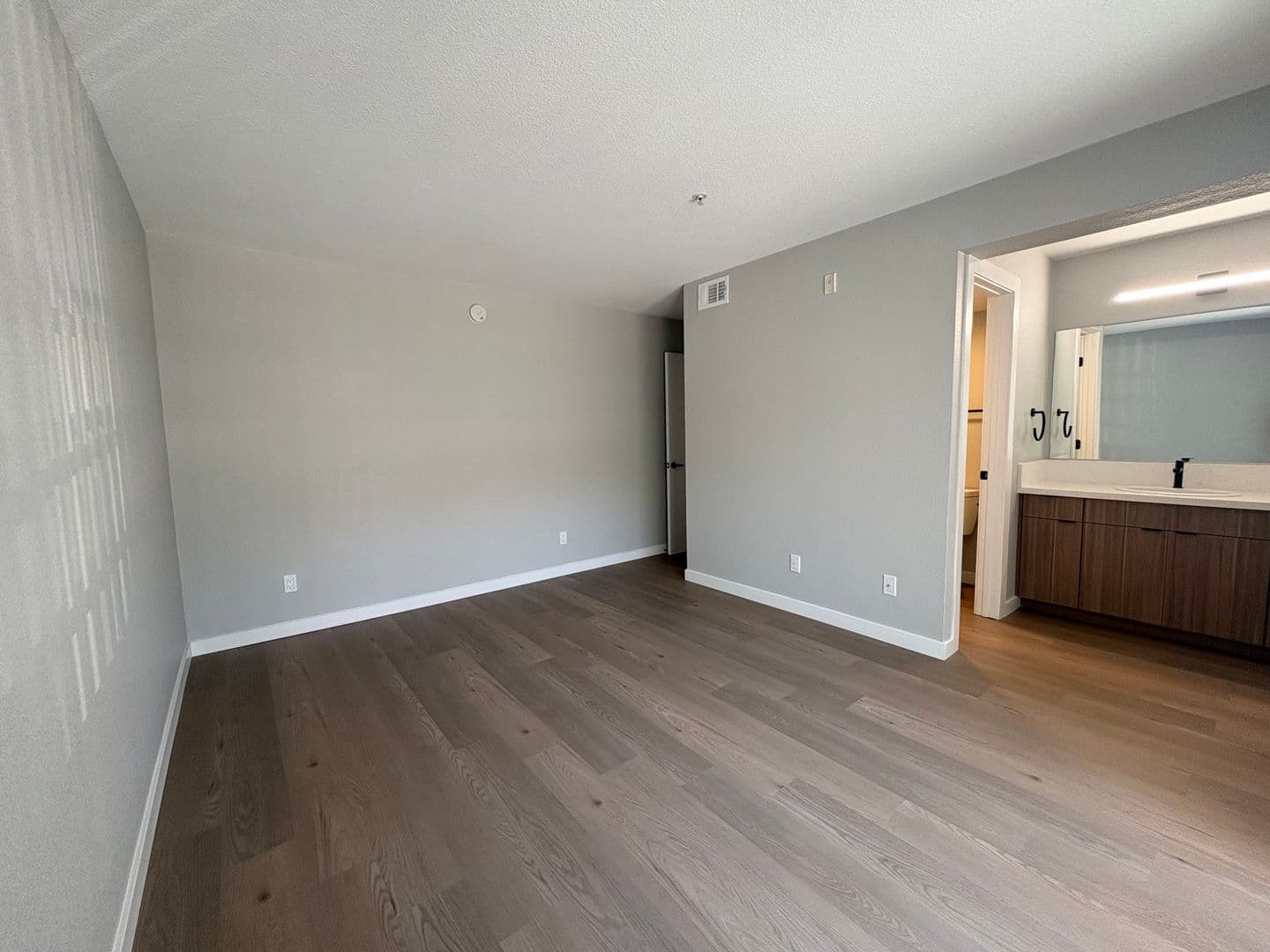 Costa Mesa Apartment: 2855 Pinecreek Drive