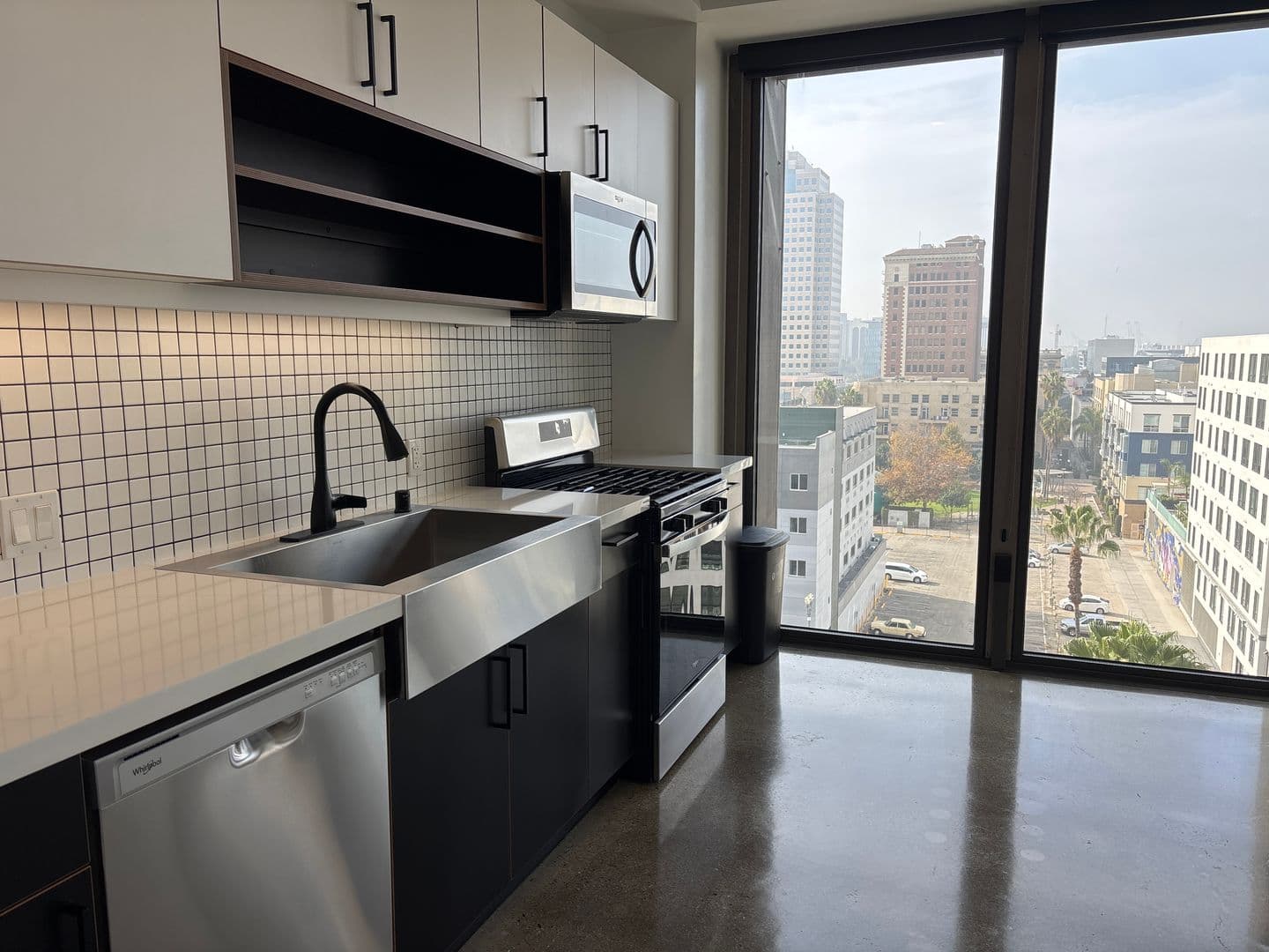 Long Beach Apartment: 100 Long Beach Blvd.
