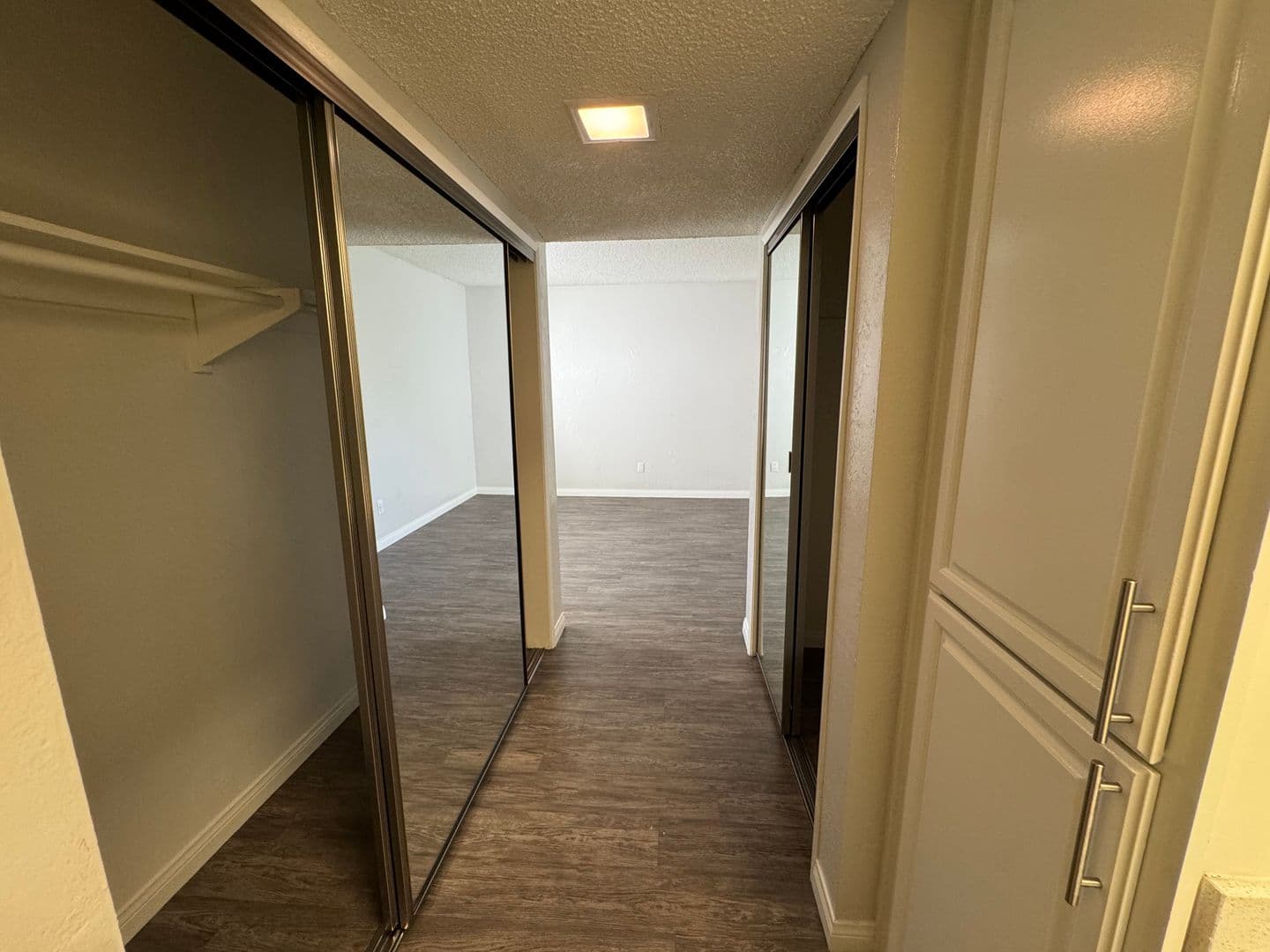 Anaheim Apartment: 2965 E. Jackson