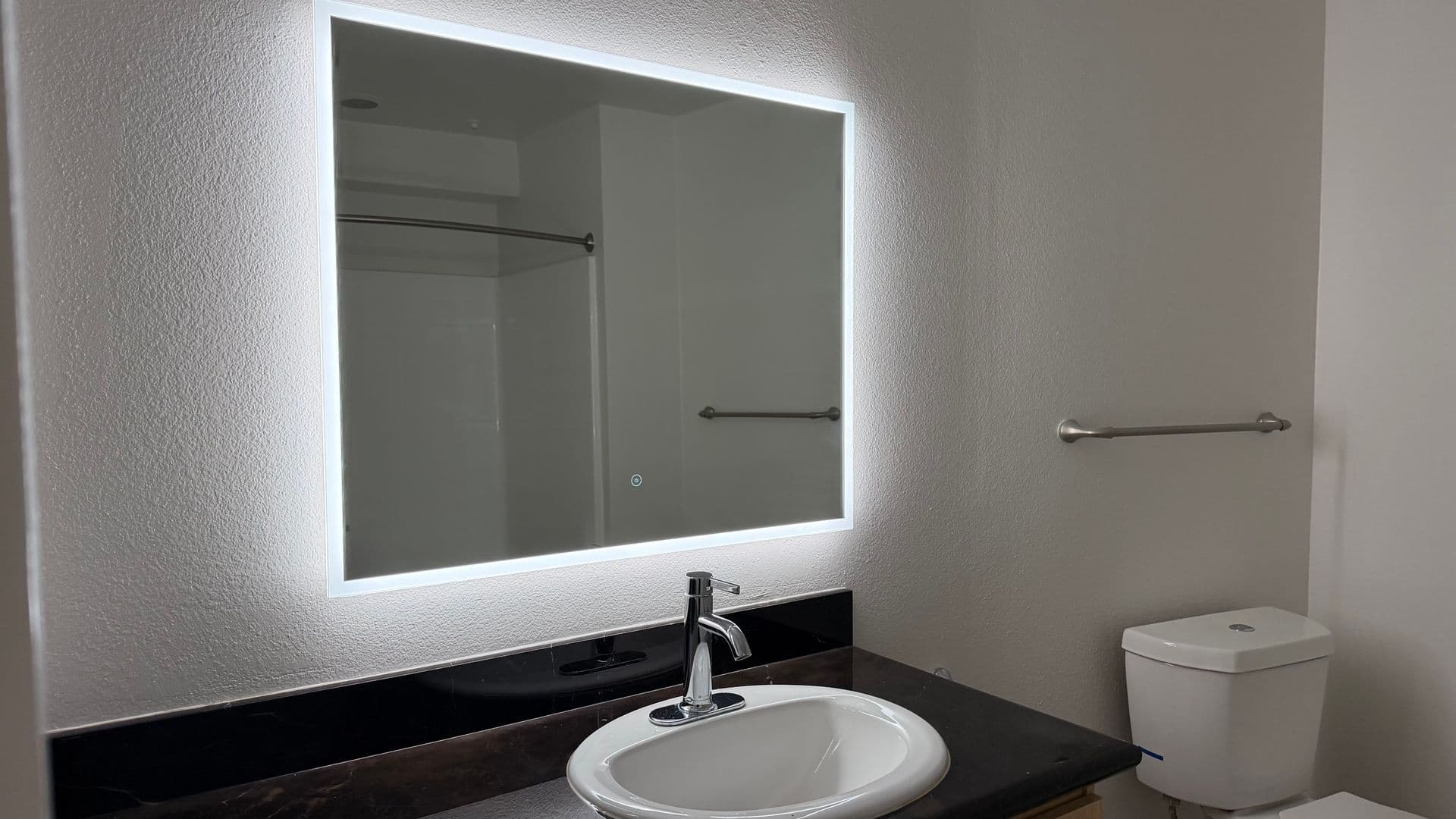 Los Angeles Apartment: 138 North Beaudry Avenue