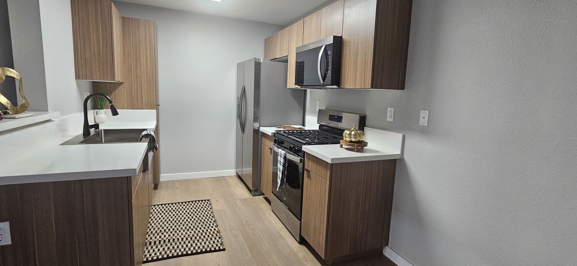 Santa Ana Apartment: 315 S. Newhope St.
