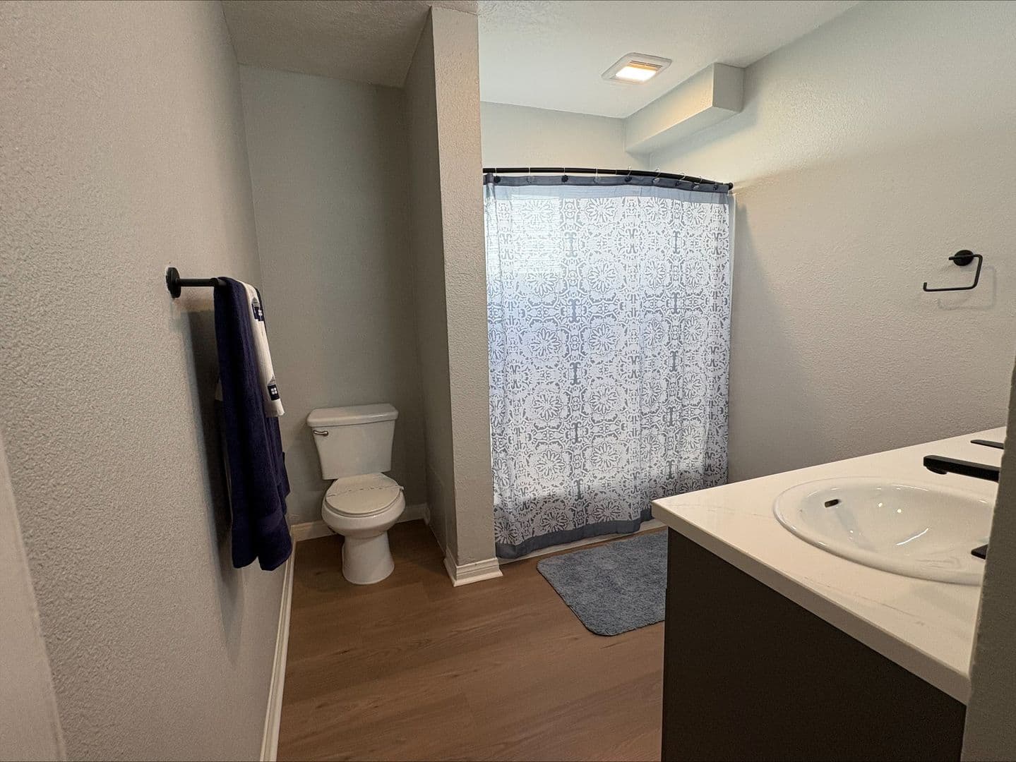 Lakewood Apartment: 4905 Castana Avenue