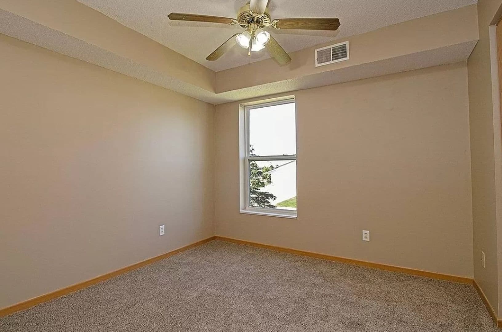 Hutchinson Townhome: 705 Century Ave SW