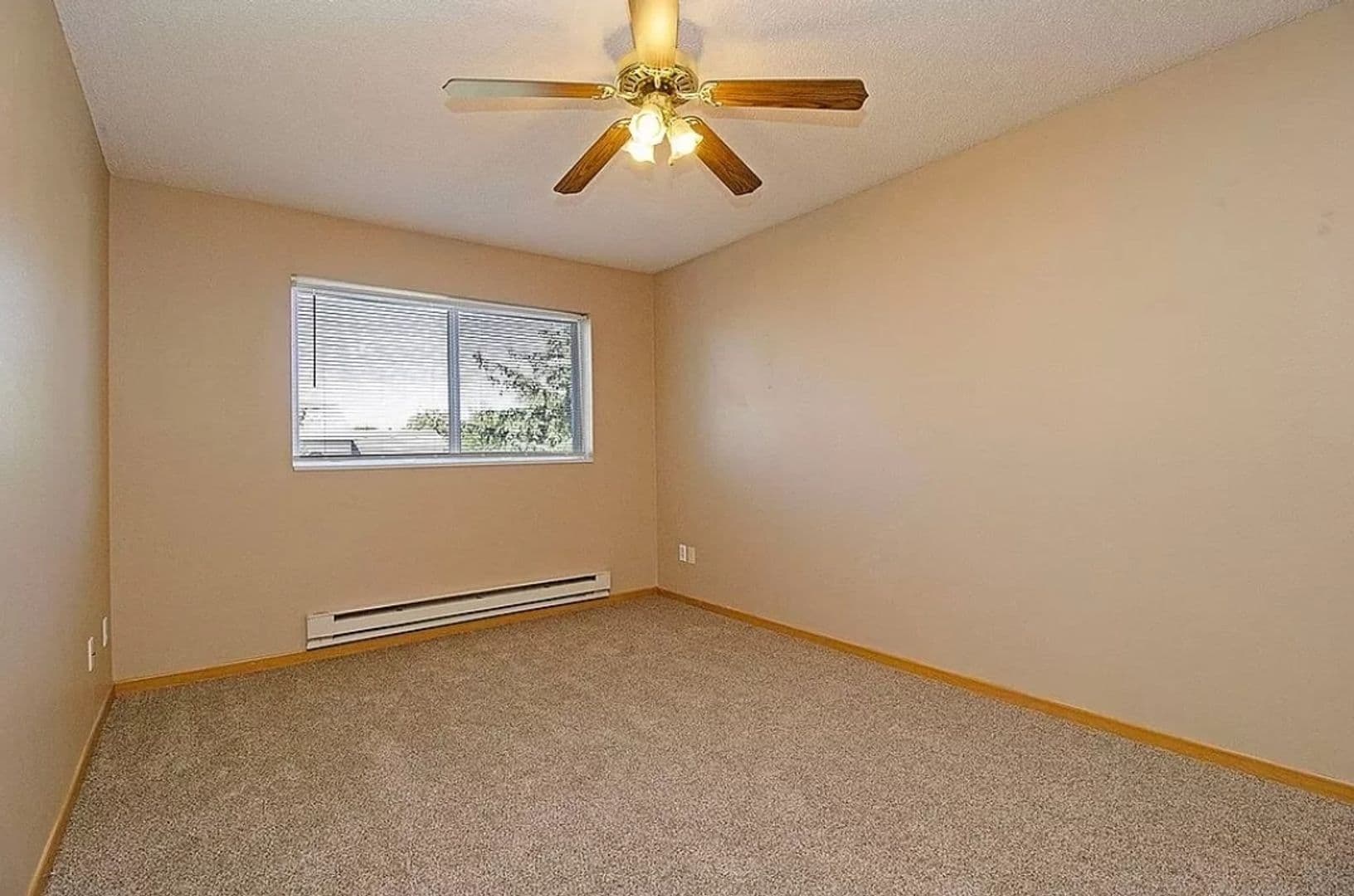 Hutchinson Townhome: 705 Century Ave SW