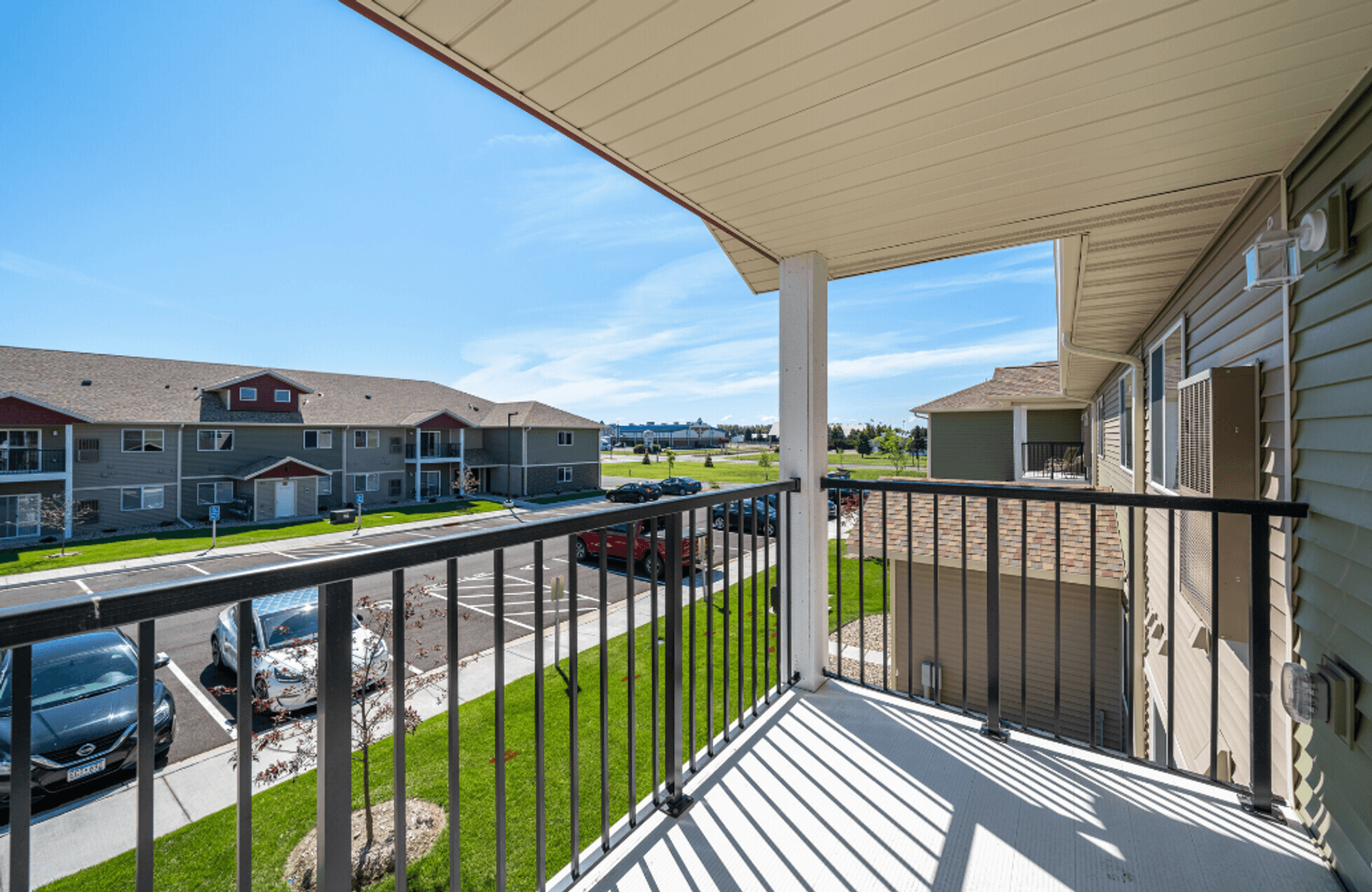 Hutchinson Townhome: 705 Century Ave SW
