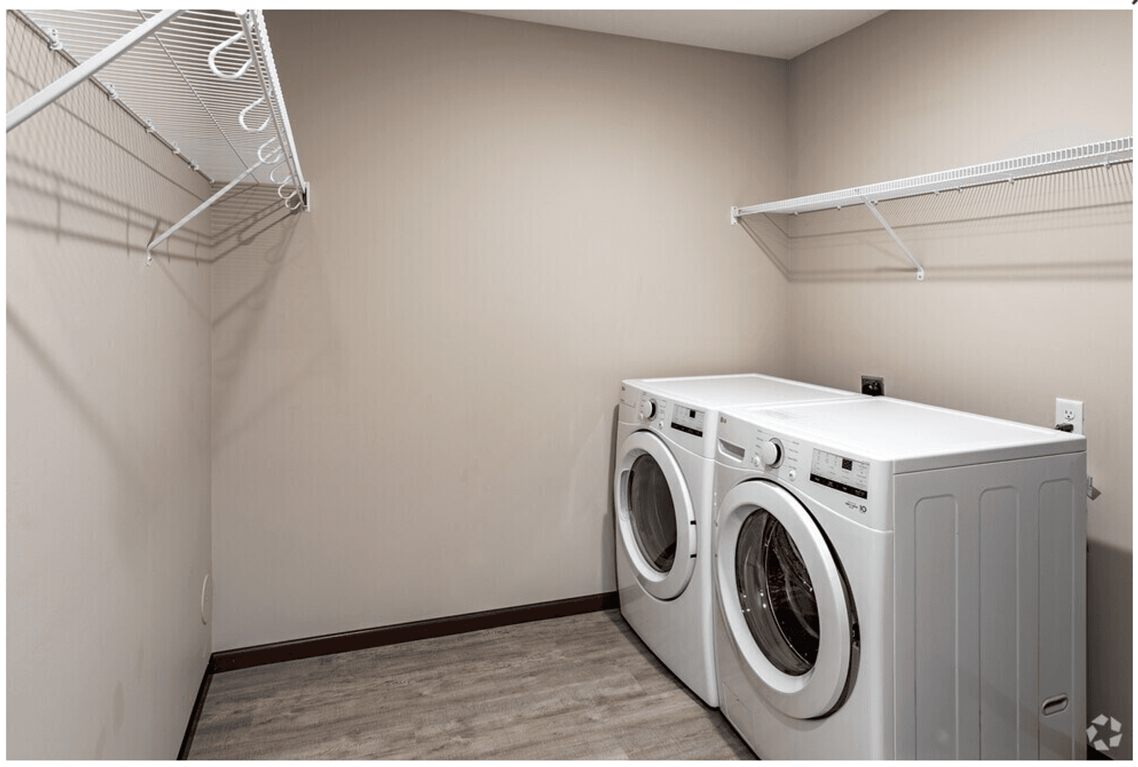 Hutchinson Townhome: 705 Century Ave SW
