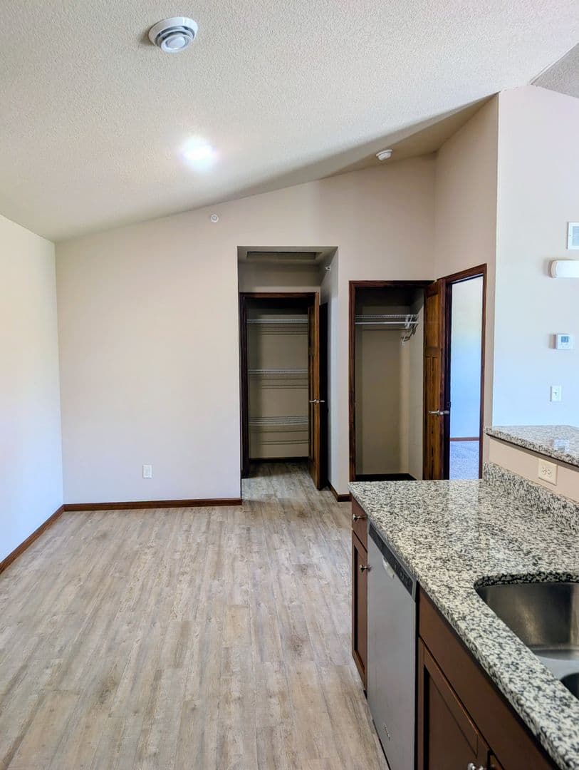 Hutchinson Townhome: 705 Century Ave SW