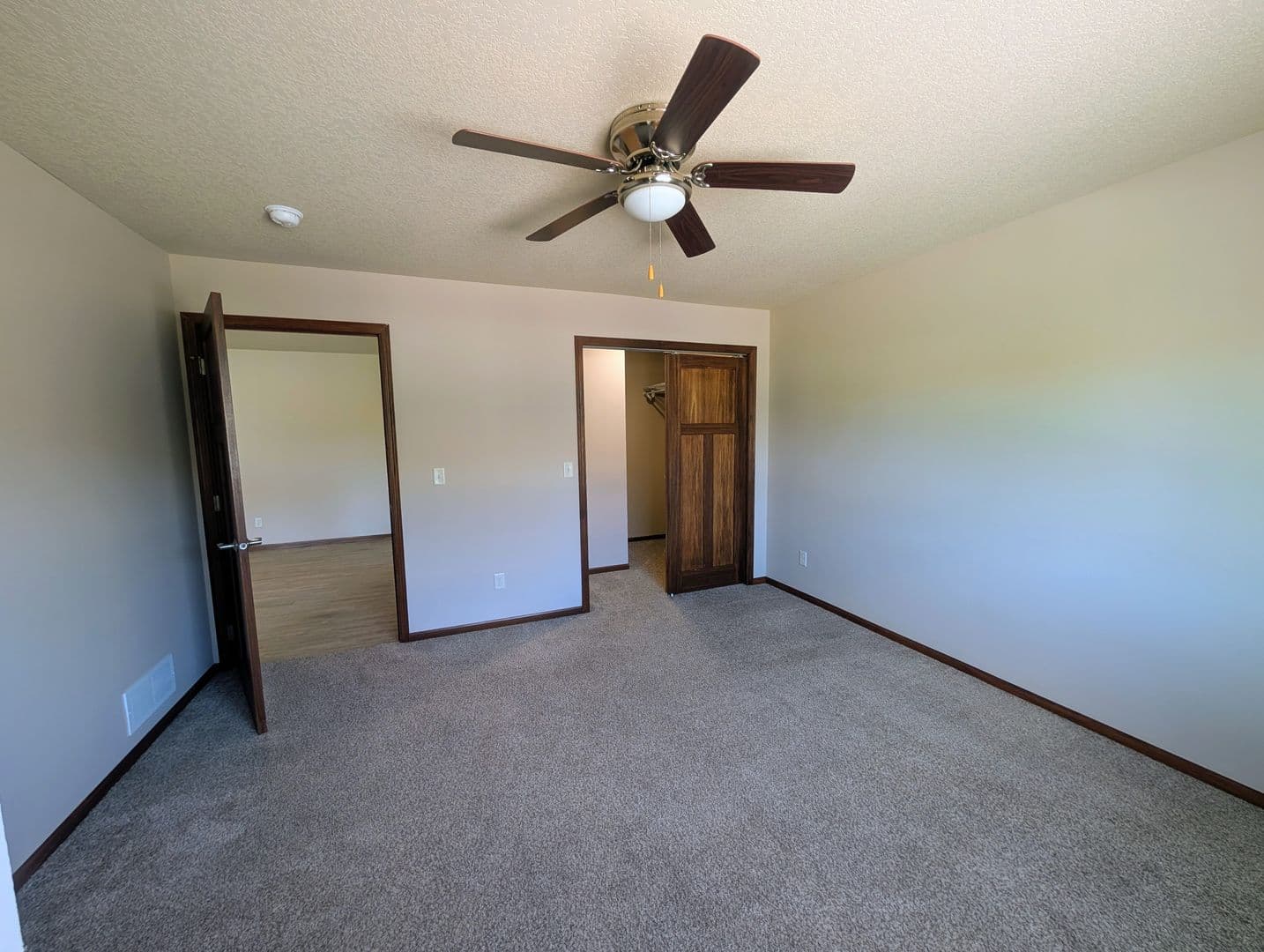 Hutchinson Townhome: 705 Century Ave SW