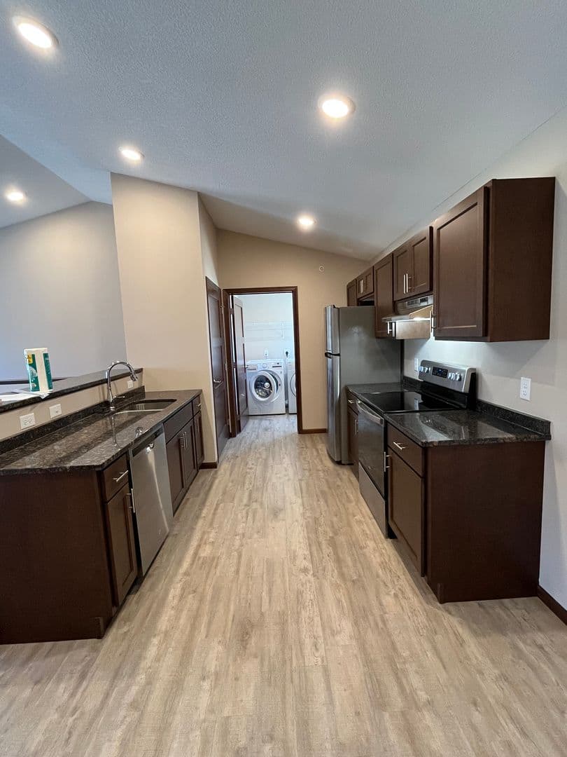 Hutchinson Townhome: 705 Century Ave SW