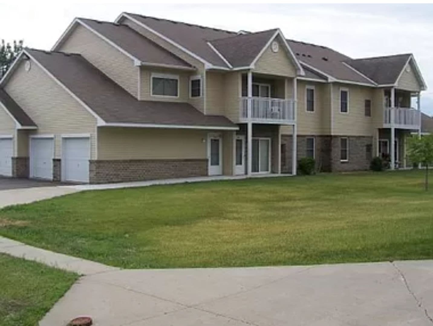 Hutchinson Townhome: 705 Century Ave SW