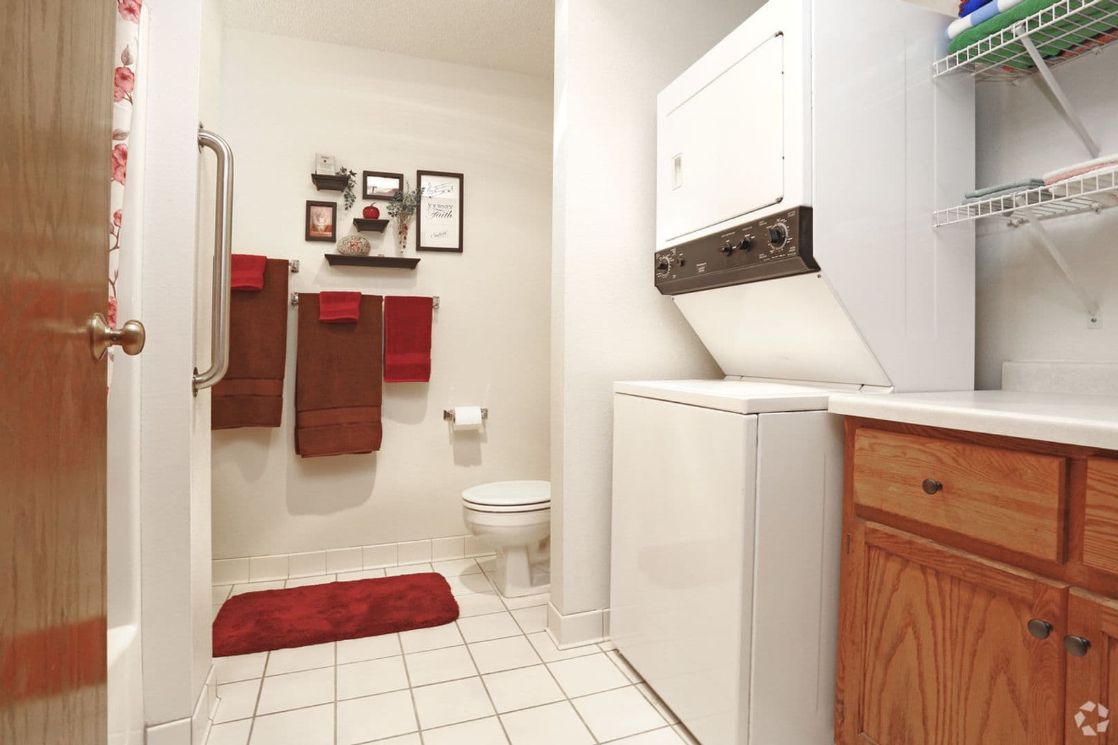 Hutchinson Townhome: 705 Century Ave SW