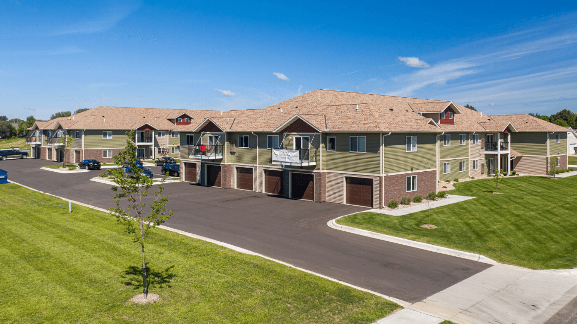 Hutchinson Townhome: 705 Century Ave SW