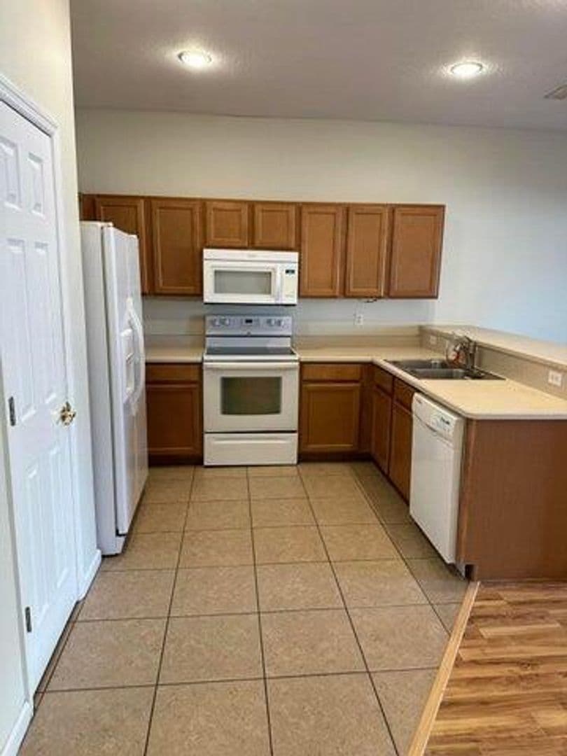 Melbourne Townhome: 2635 Revolution St. #104