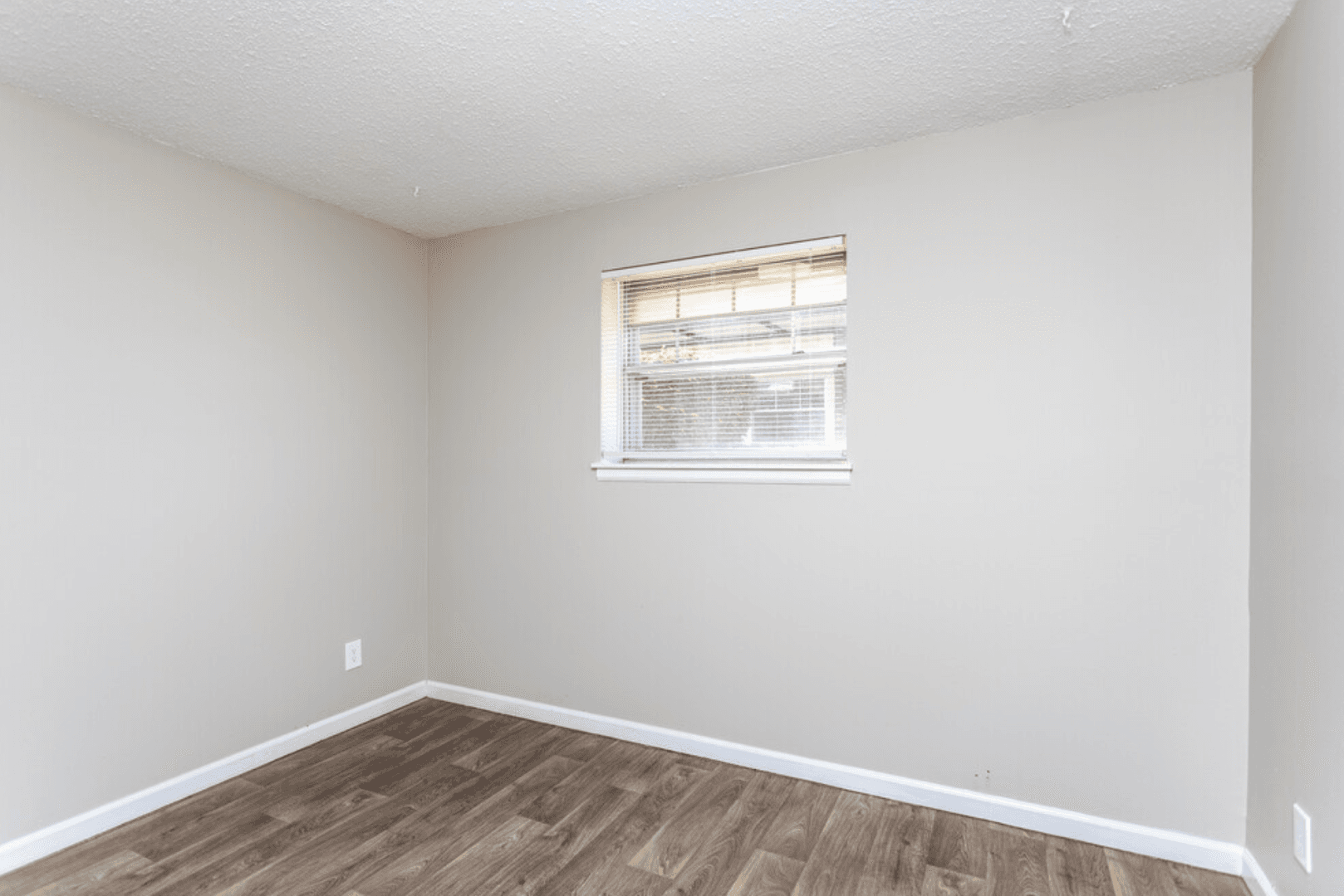 East Moline Apartment: 1111 Avenue of the Cities