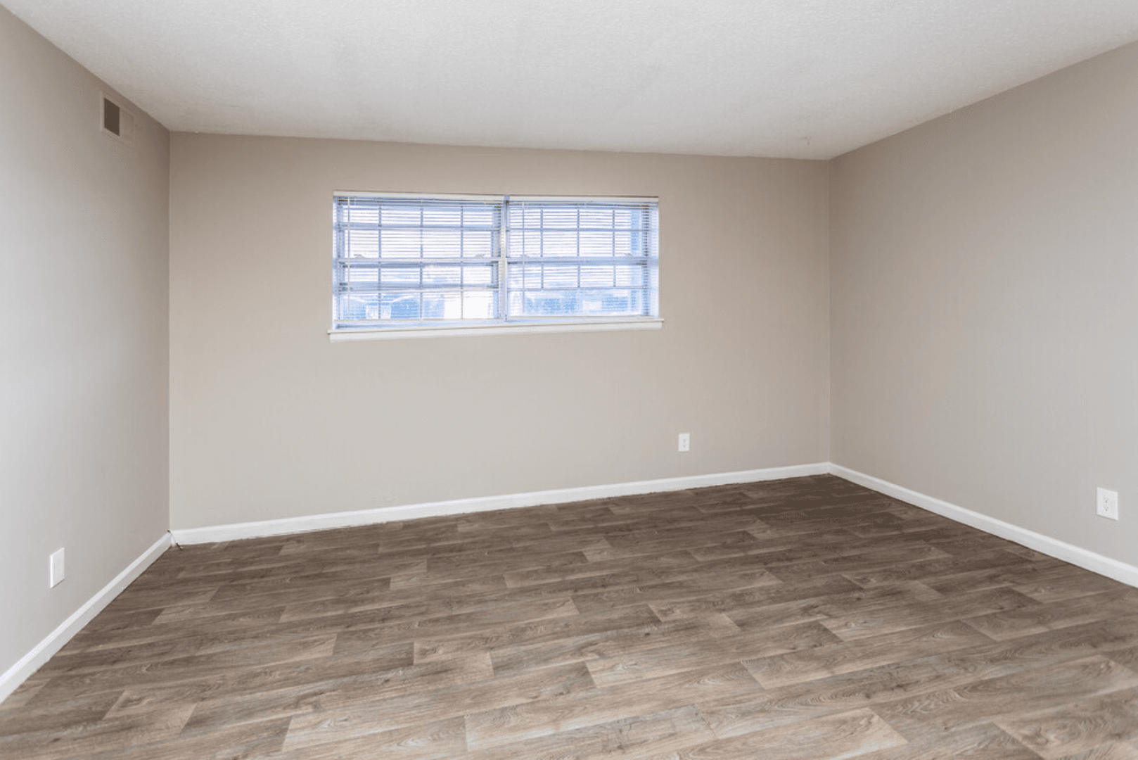 East Moline Apartment: 1111 Avenue of the Cities