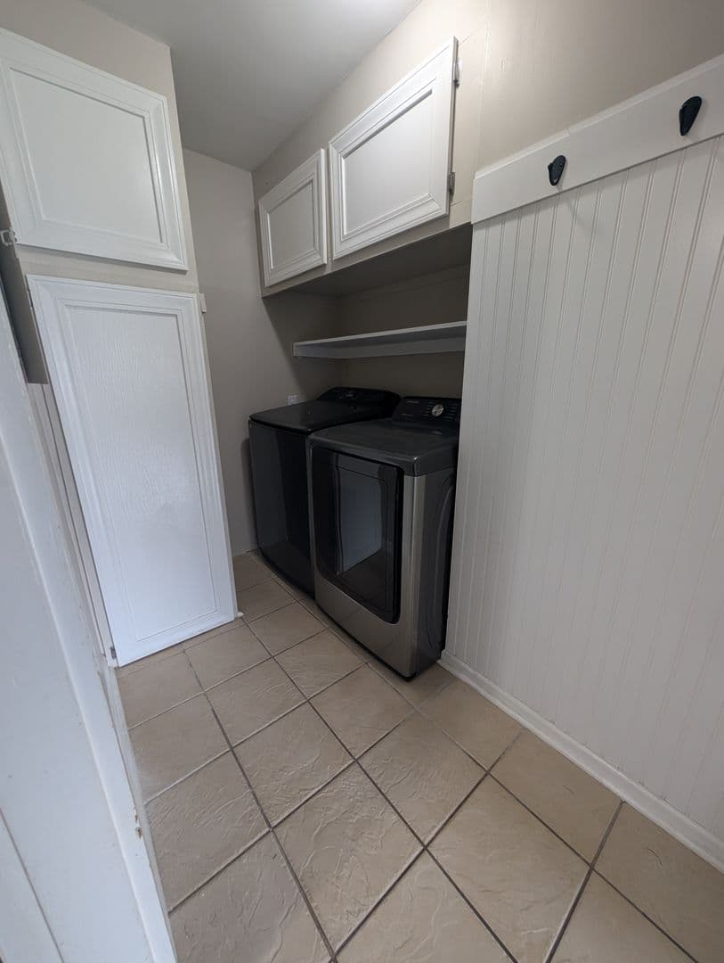 Summerville House: 102 Lisa Drive