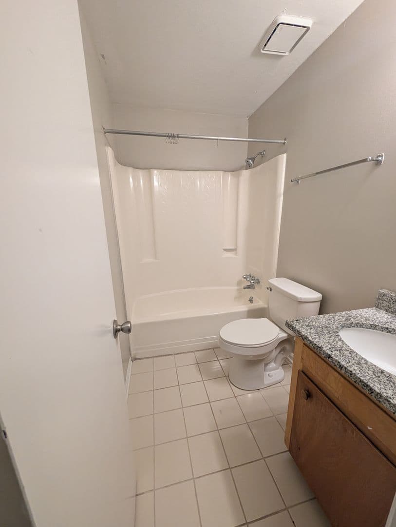 Ladson House: 171 B Hummingbird Ave