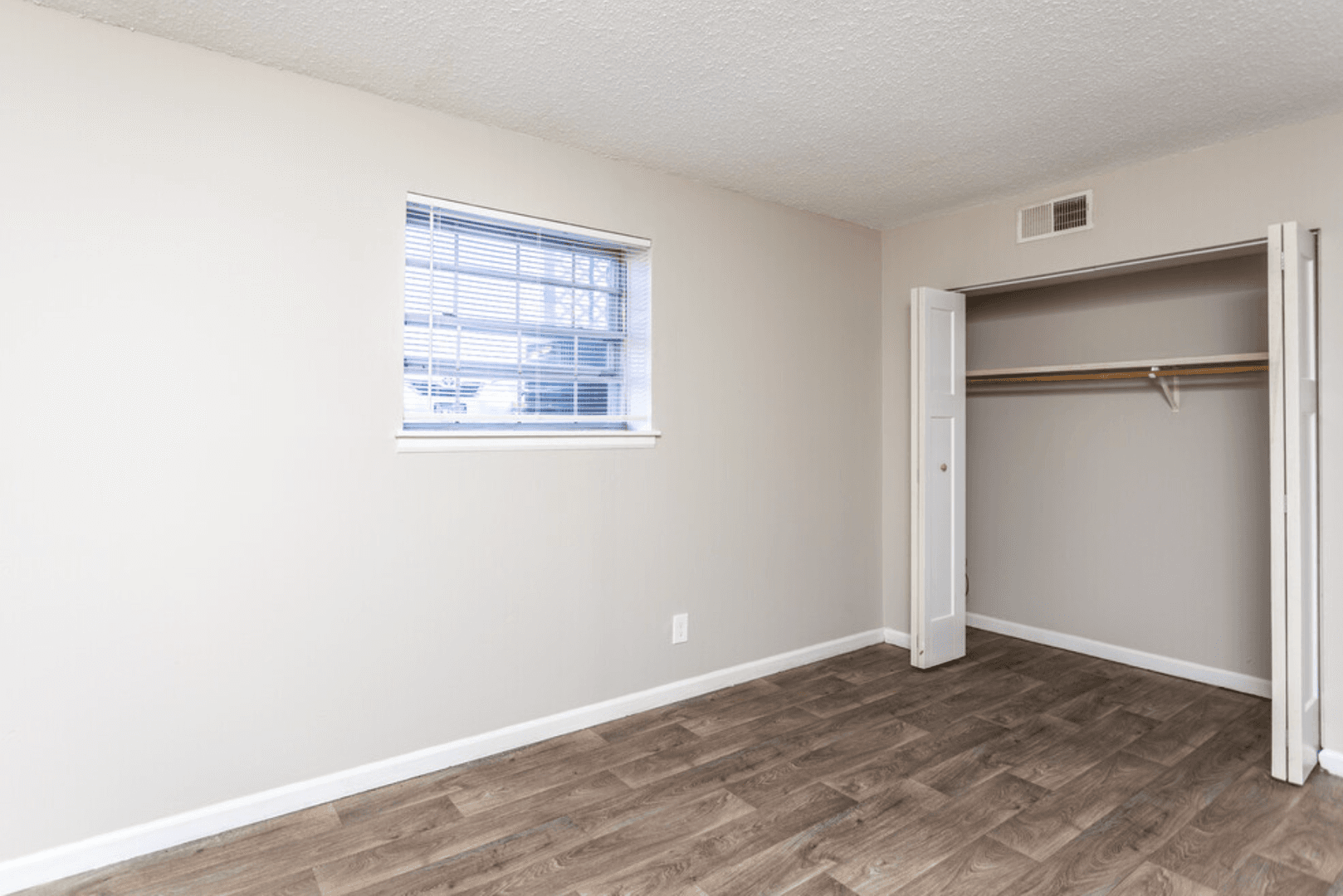 East Moline Apartment: 1111 Avenue of the Cities