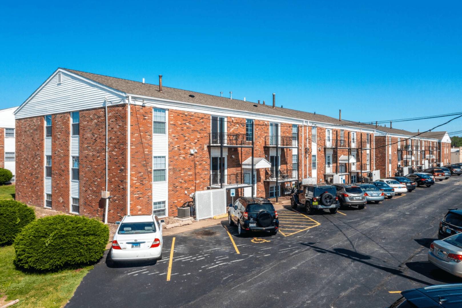 East Moline Apartment: 1111 Avenue of the Cities