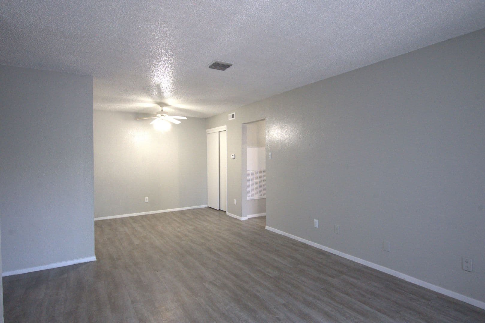 Irving Apartment: 1928 Rock Island Rd