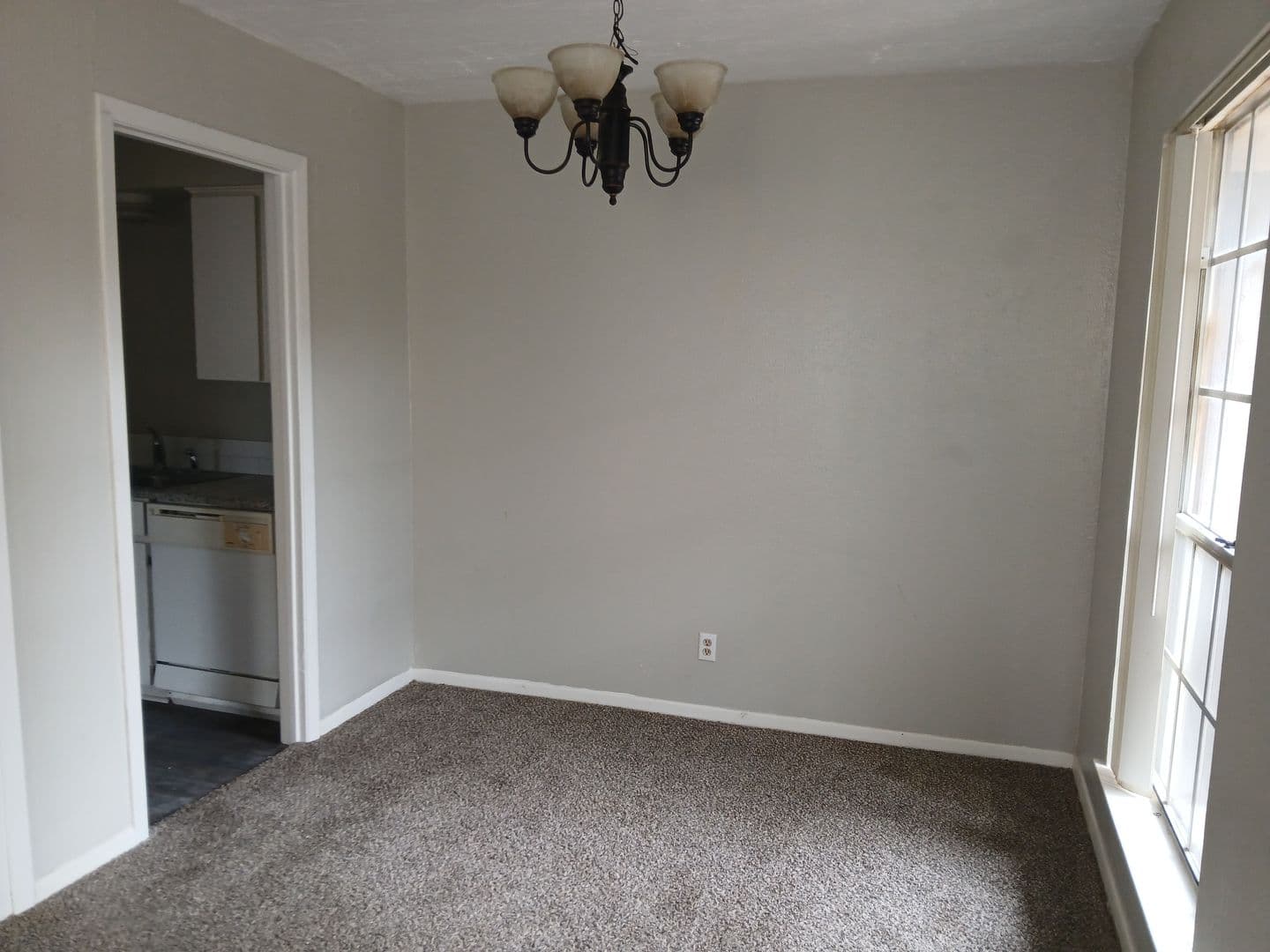 Longview Apartment: The Windsor Apartments