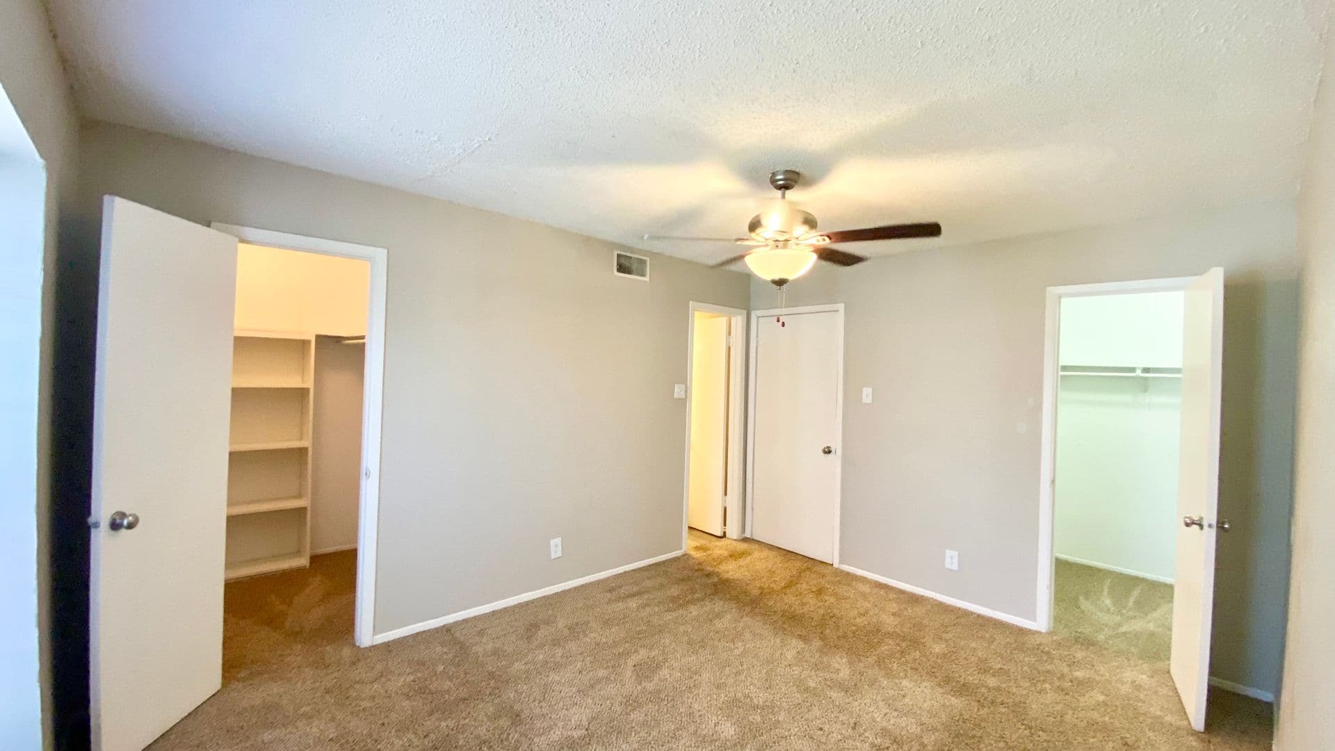 Longview Apartment: The Preserve Apartments