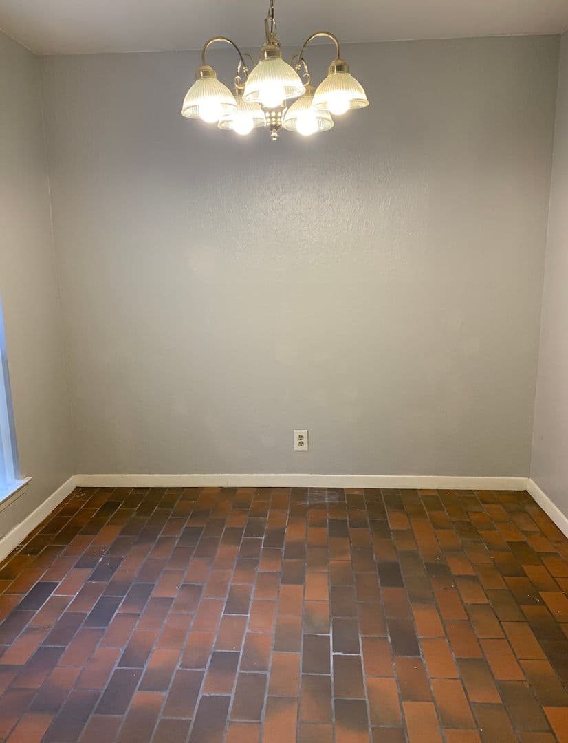 Longview Apartment: The Windsor Apartments