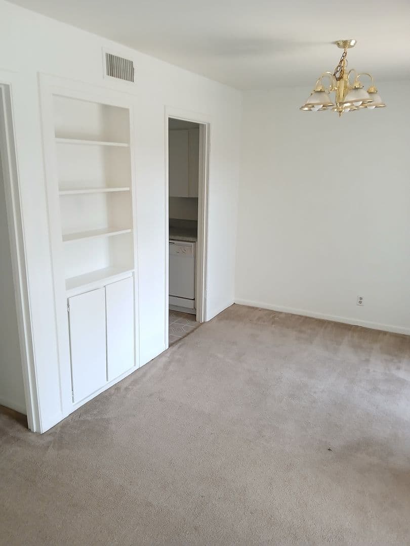 Longview Apartment: The Windsor Apartments