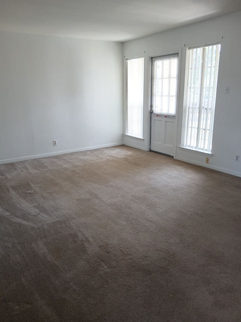 Longview Apartment: The Windsor Apartments