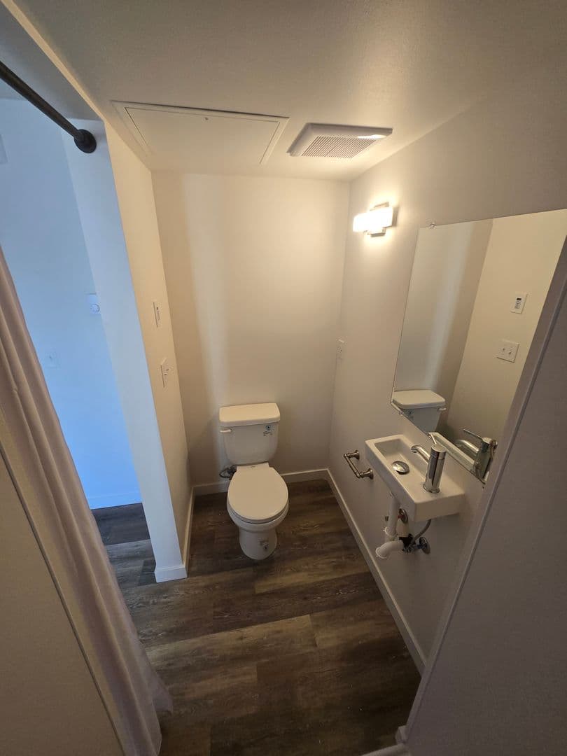 Seattle Apartment: 3050 SW Avalon Way