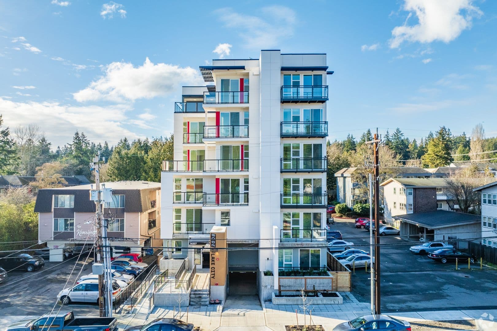 Seattle Apartment: 14337 32nd Ave NE