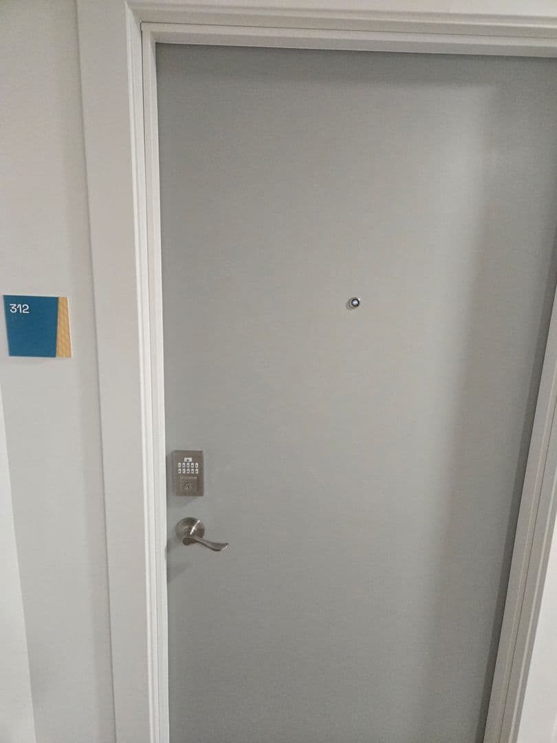 Seattle Apartment: 3050 SW Avalon Way