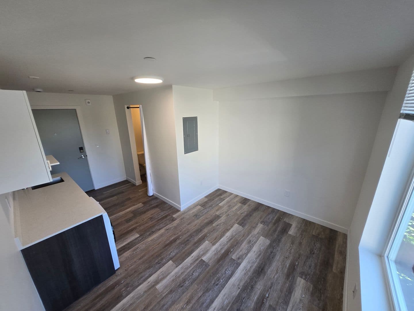 Seattle Apartment: 3050 SW Avalon Way