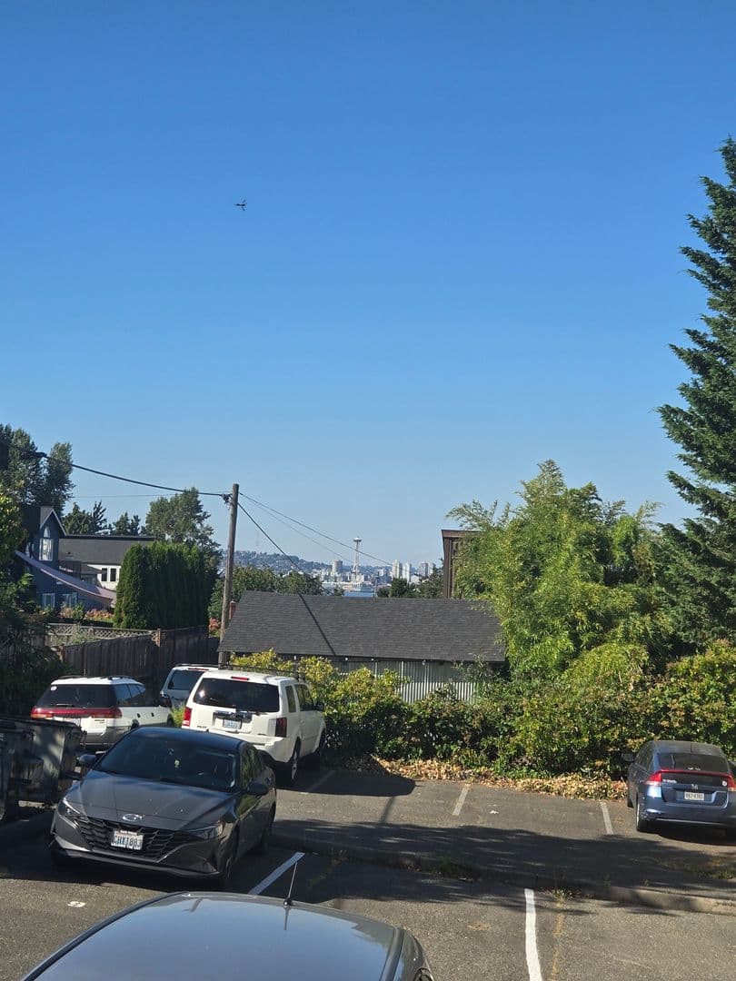 Seattle Apartment: 3050 SW Avalon Way