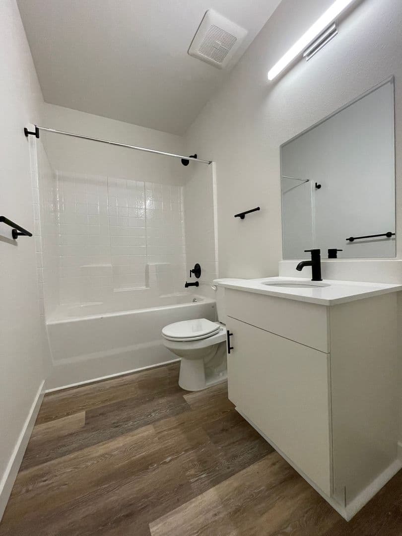 Seattle Apartment: 2222 SW Barton St
