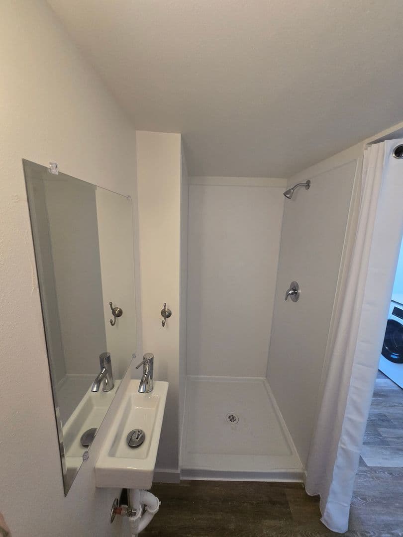 Seattle Apartment: 3050 SW Avalon Way