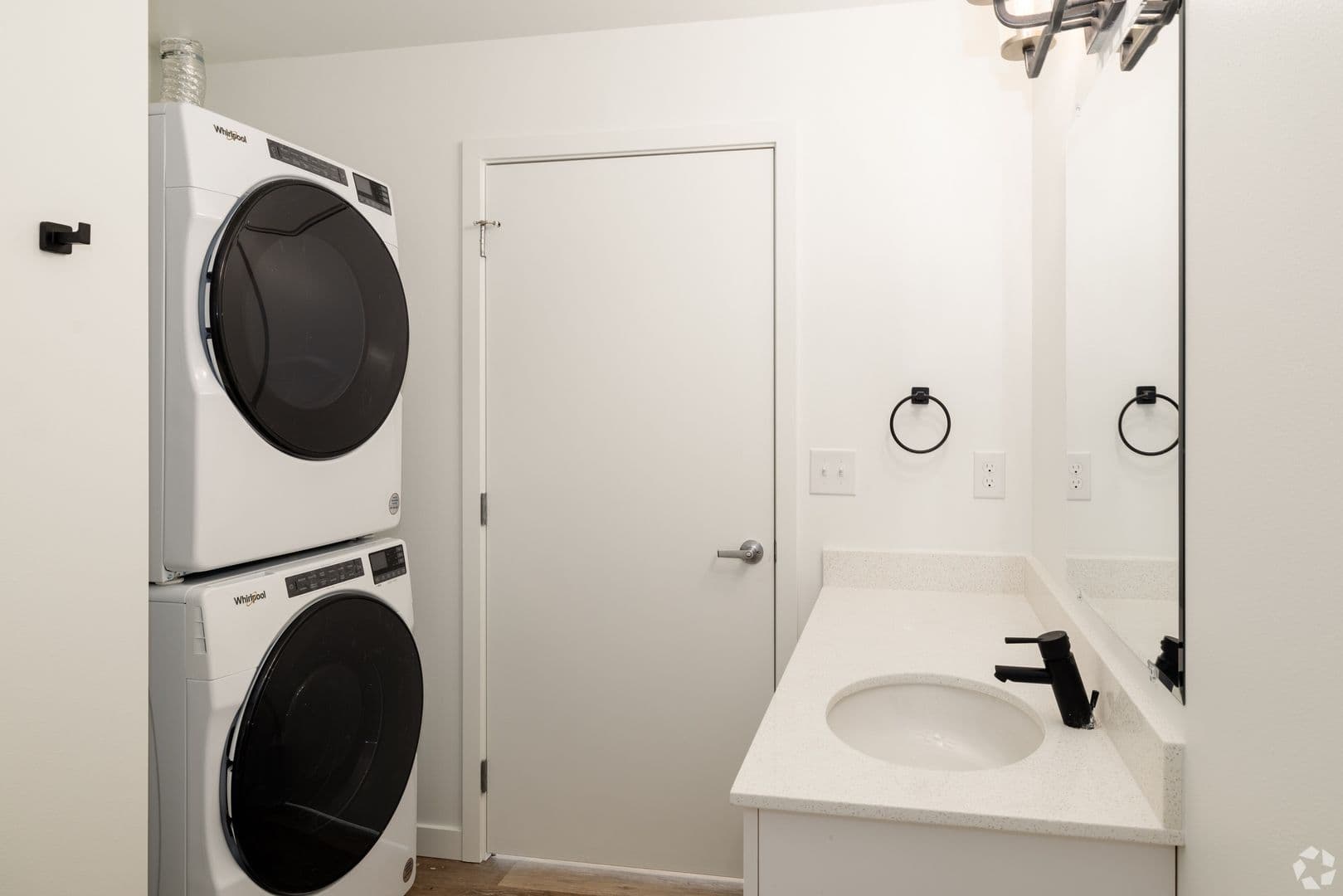Seattle Apartment: 14337 32nd Ave NE
