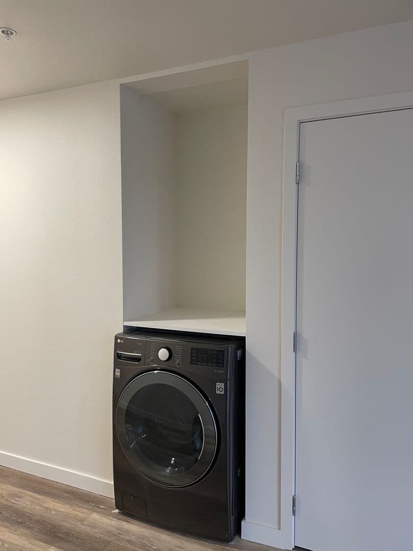 Seattle Apartment: 2222 SW Barton St