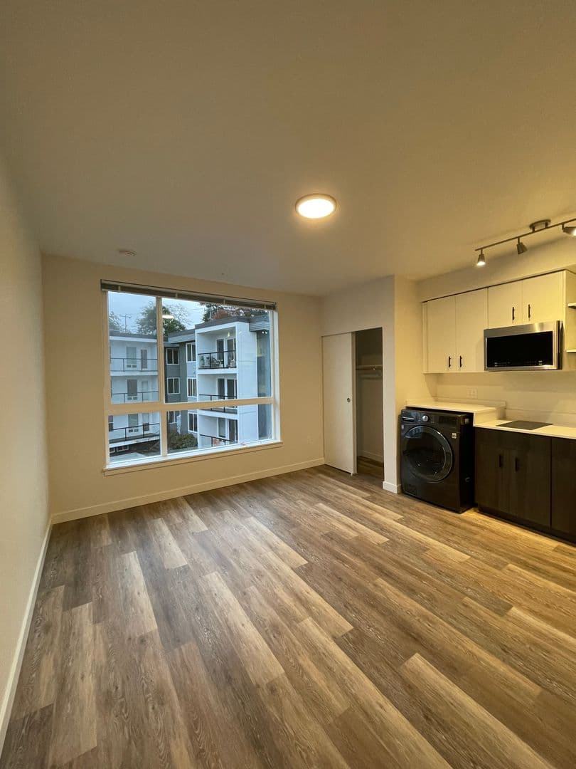 Seattle Apartment: 2222 SW Barton St