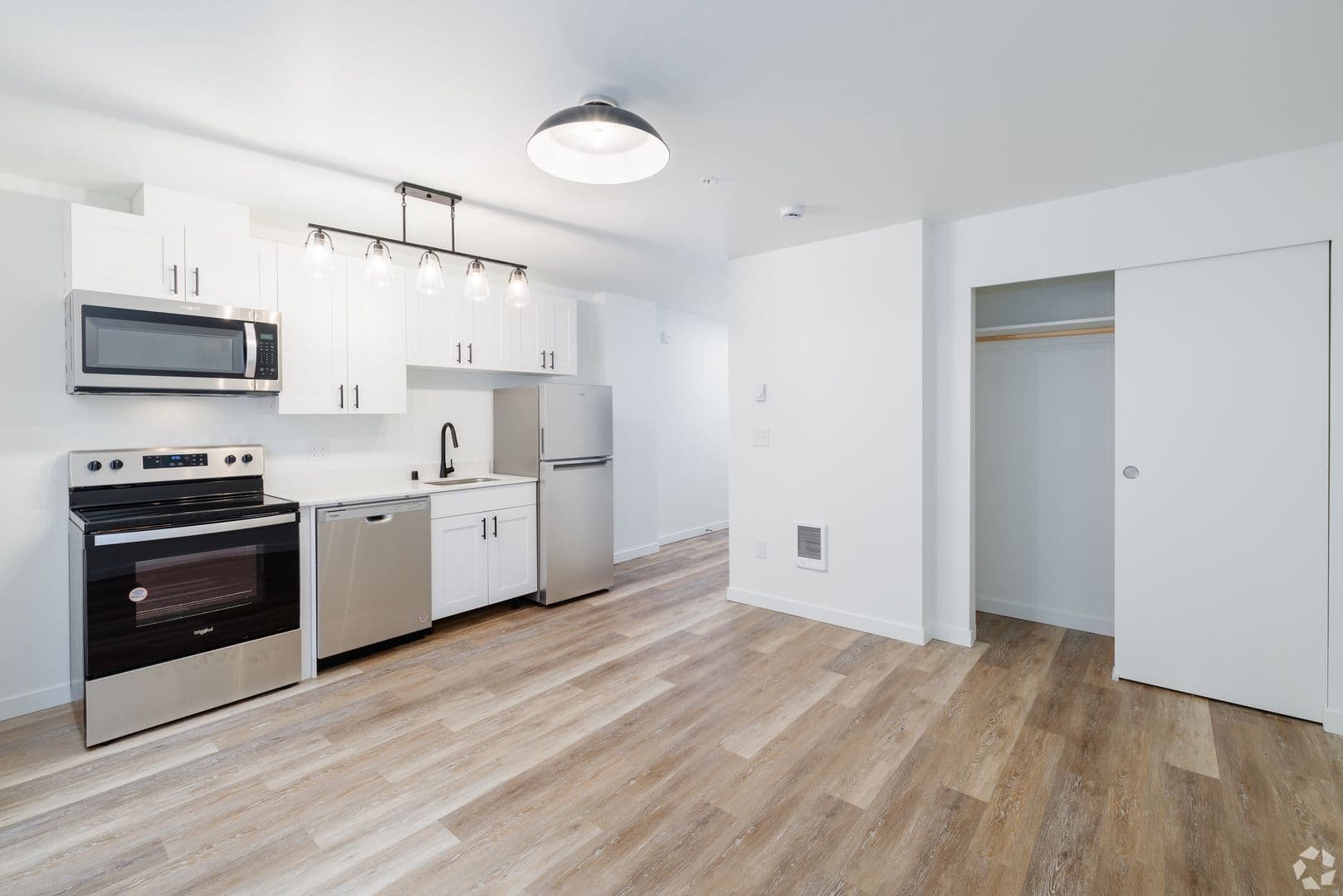 Seattle Apartment: 14337 32nd Ave NE