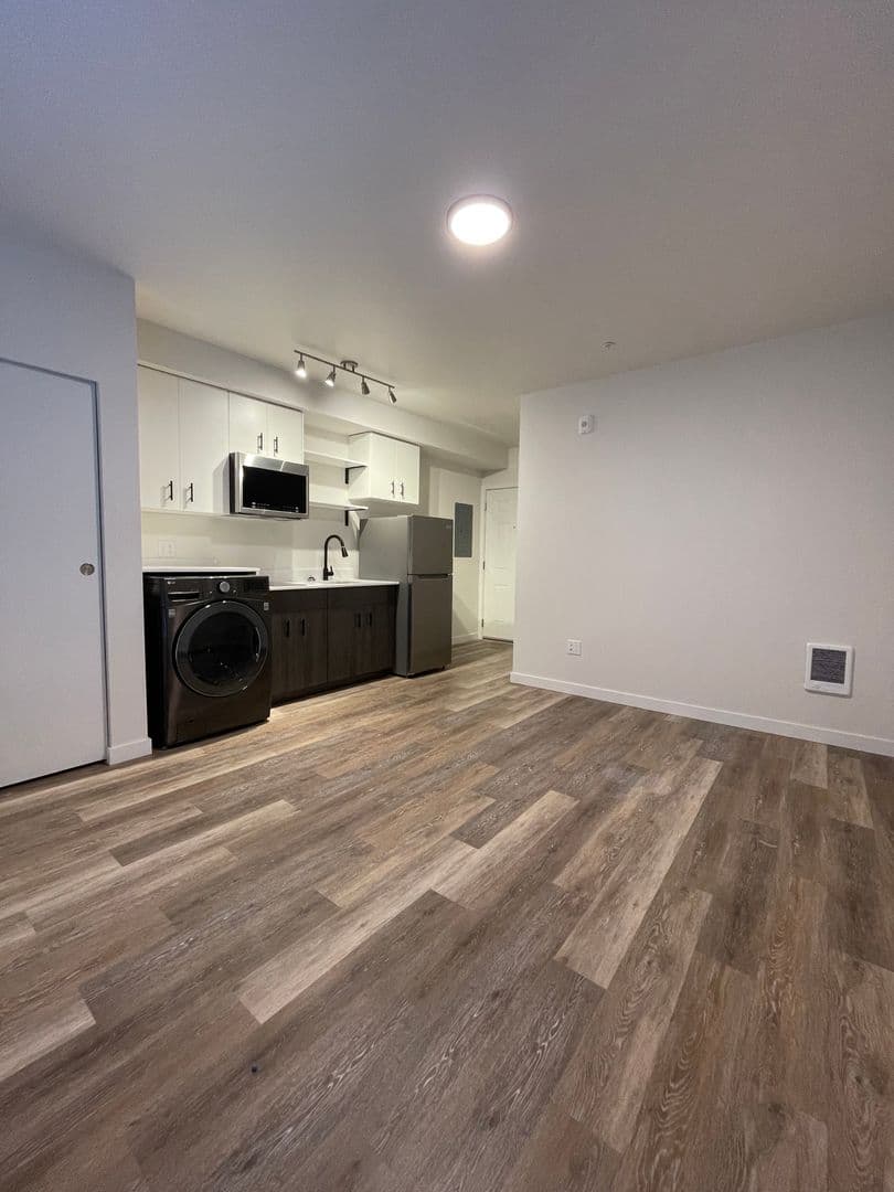 Seattle Apartment: 2222 SW Barton St