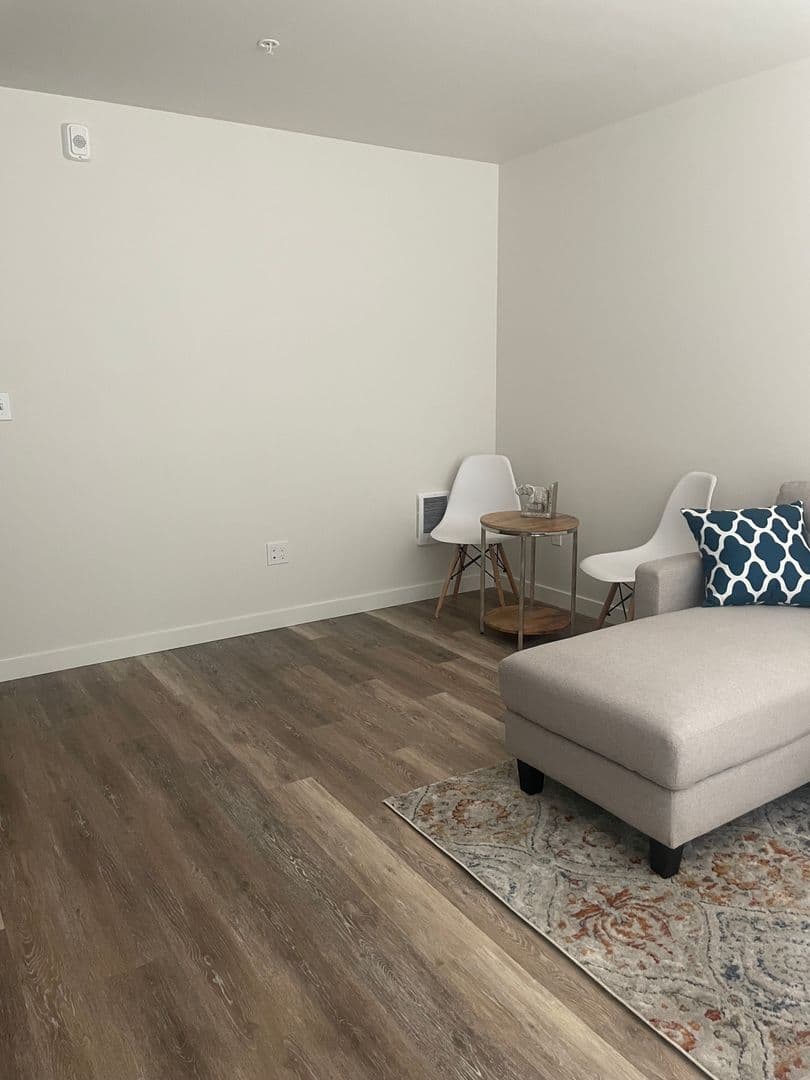 Seattle Apartment: 2222 SW Barton St
