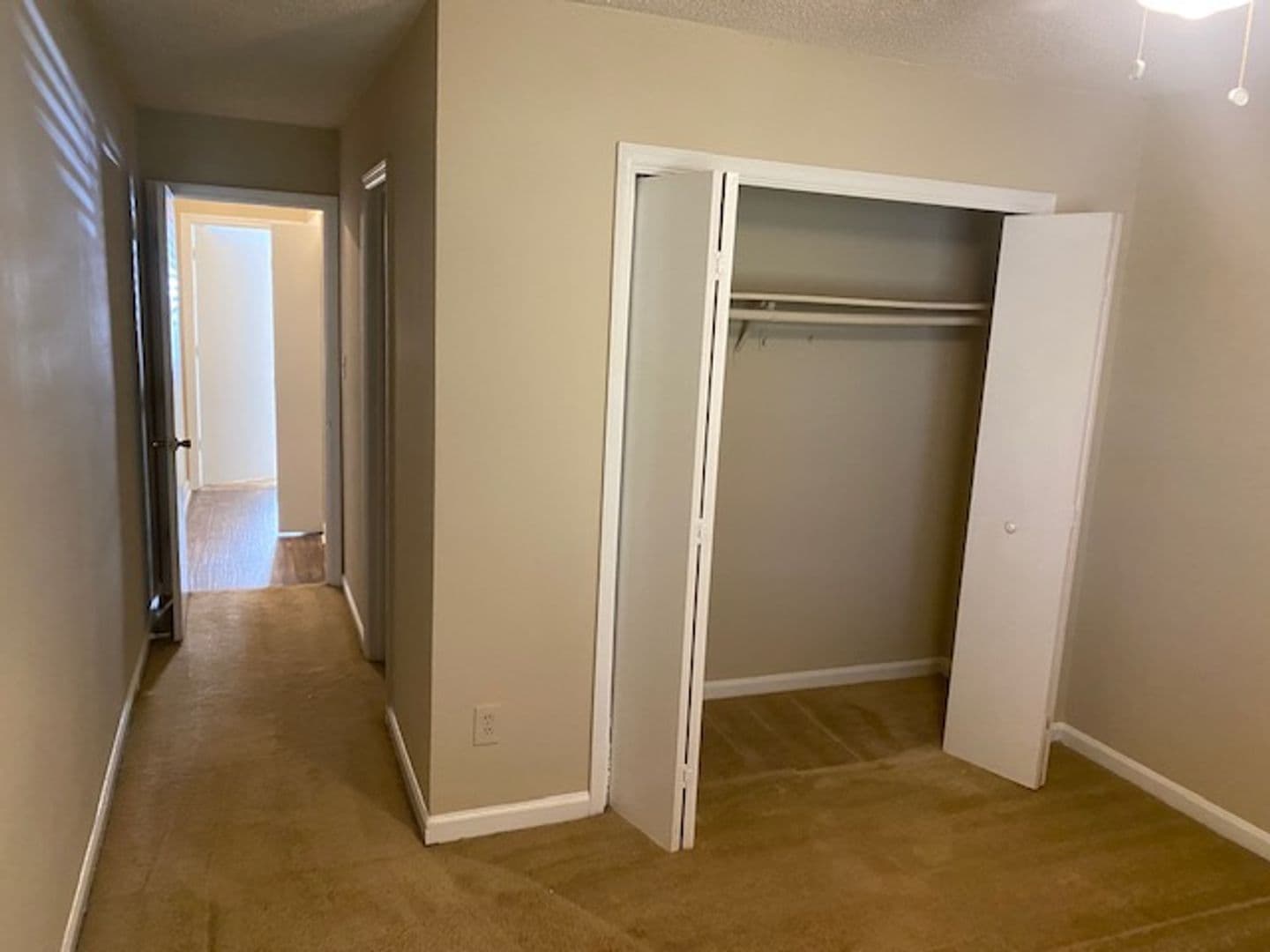 Marietta Apartment: 1215 Oakplace Drive